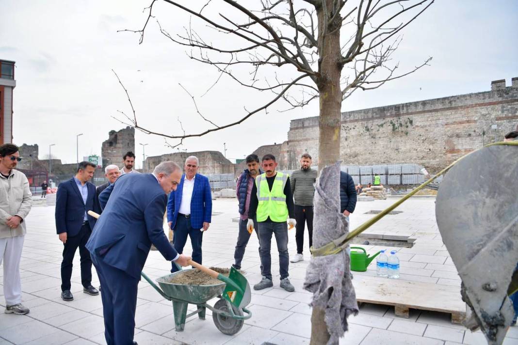 Fatih’te yeşil seferberlik: 2 bin 500 ağaç toprakla buluştu 3